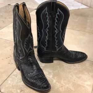 Tony Lama size 11B snakeskin cowboy boots